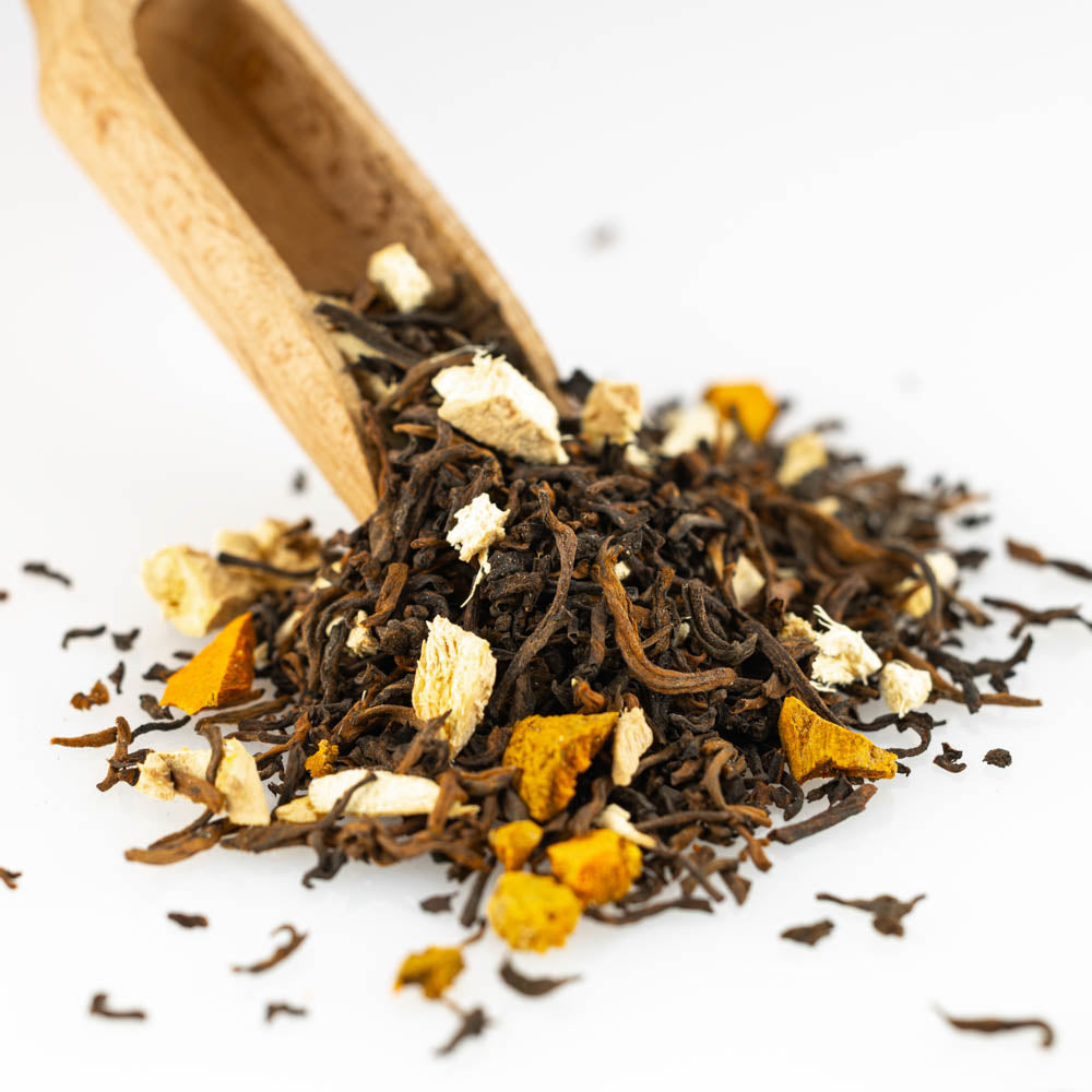 Korzenny Zastrzyk - Czerwona Taninowa Głęboka Herbata Z Imbirem i Kurkumą Na Rozgrzanie